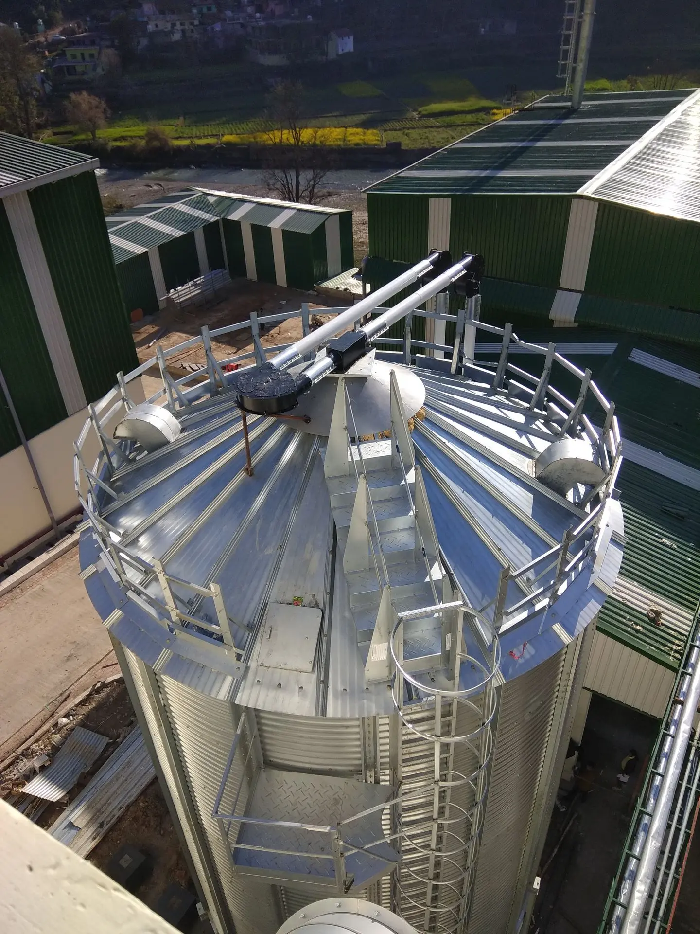 Silo feeding using Multi Directional Conveyor